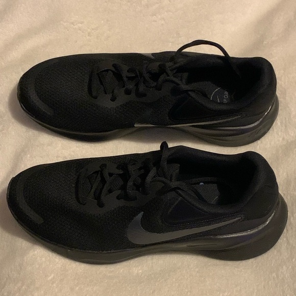 Nike Other - NIKE Revolution 7 Black Size 11 Shoes